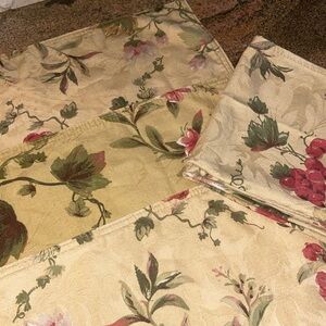 7 Piece Placemat & Napkin Set Gold Green and Cherry Brocade Floral Design